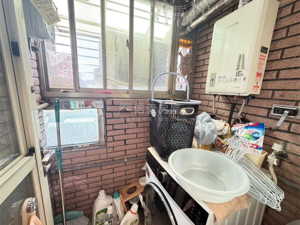 集賢燙金兩房車位房屋室內格局與周邊環境