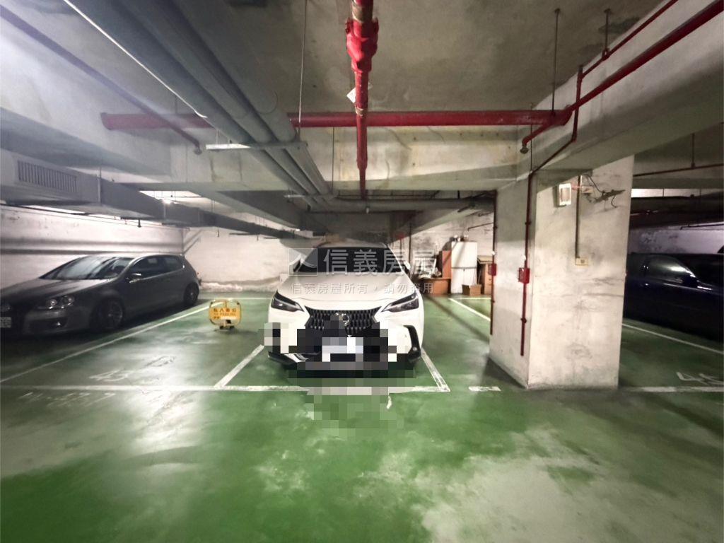 集賢燙金兩房車位房屋室內格局與周邊環境