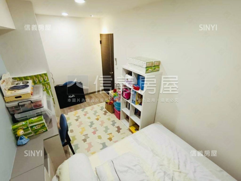新光特區裝潢四房雙平車房屋室內格局與周邊環境