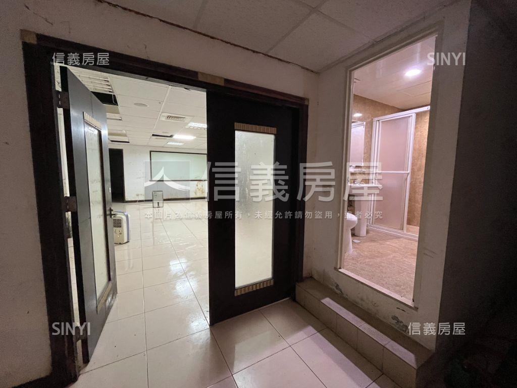 南京捷運靜巷車庫一樓房屋室內格局與周邊環境