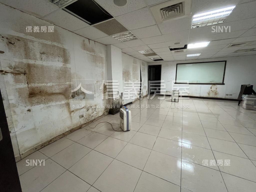 南京捷運靜巷車庫一樓房屋室內格局與周邊環境