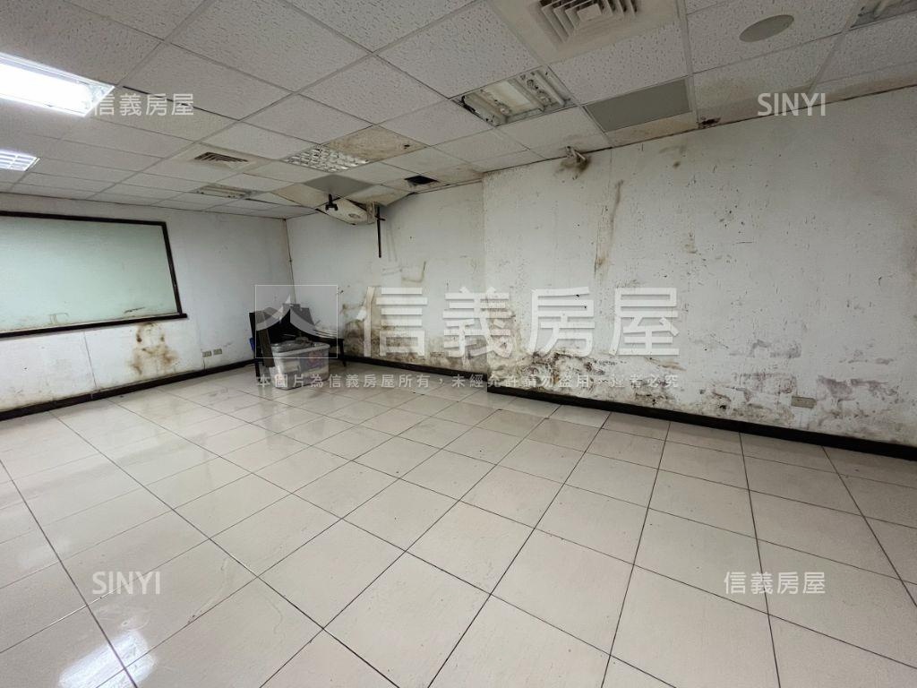 南京捷運靜巷車庫一樓房屋室內格局與周邊環境