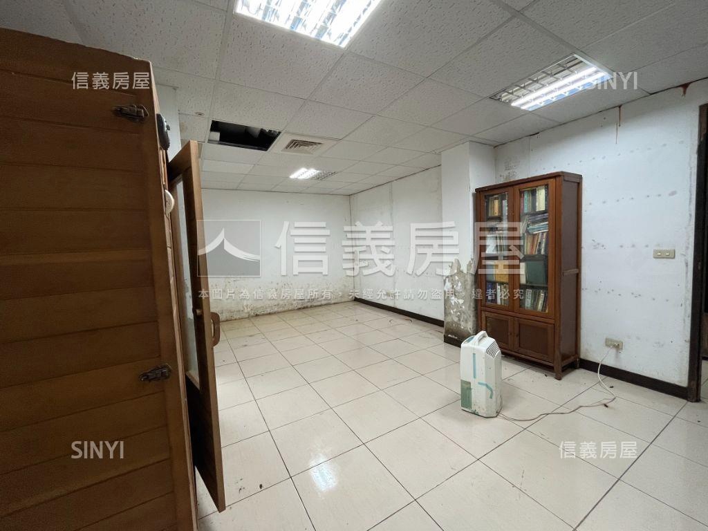 南京捷運靜巷車庫一樓房屋室內格局與周邊環境