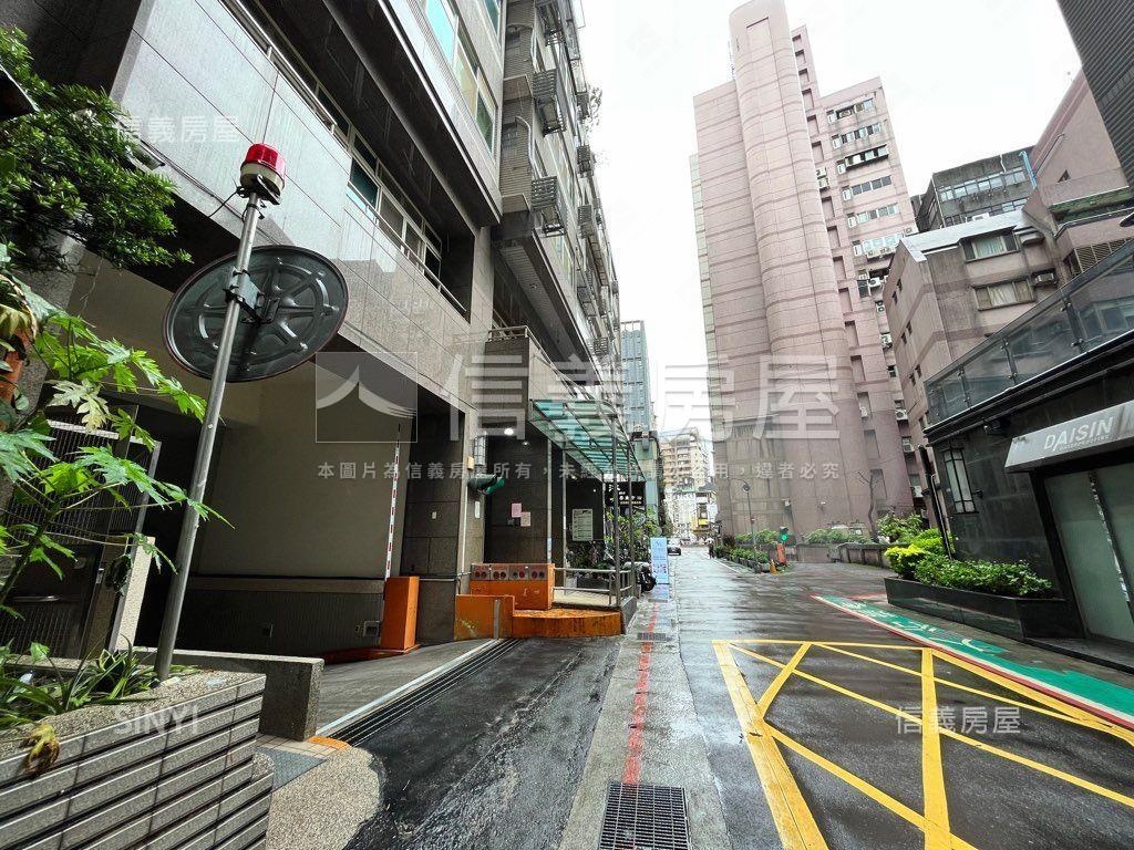 超急售紐約塔式車位房屋室內格局與周邊環境