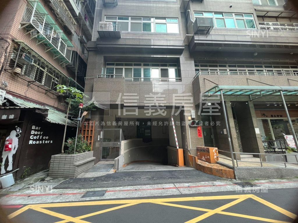 超急售紐約塔式車位房屋室內格局與周邊環境