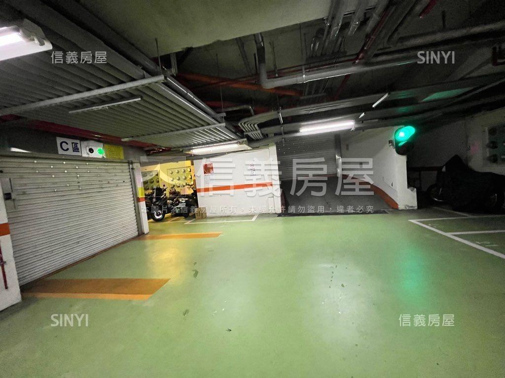 超急售紐約塔式車位房屋室內格局與周邊環境