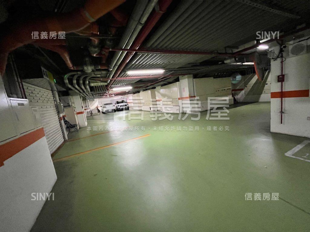 超急售紐約塔式車位房屋室內格局與周邊環境