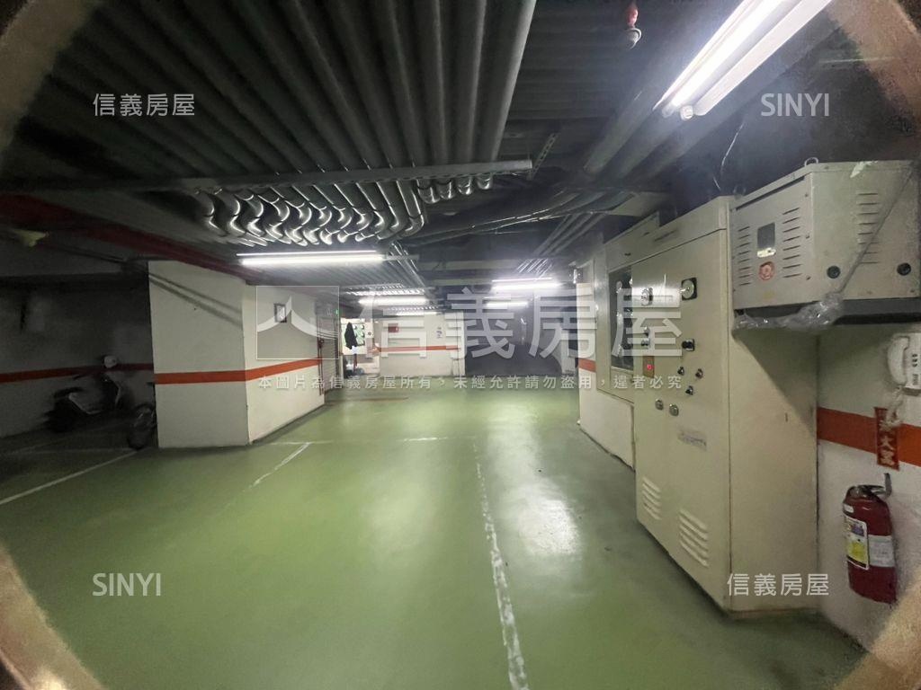 超急售紐約塔式車位房屋室內格局與周邊環境