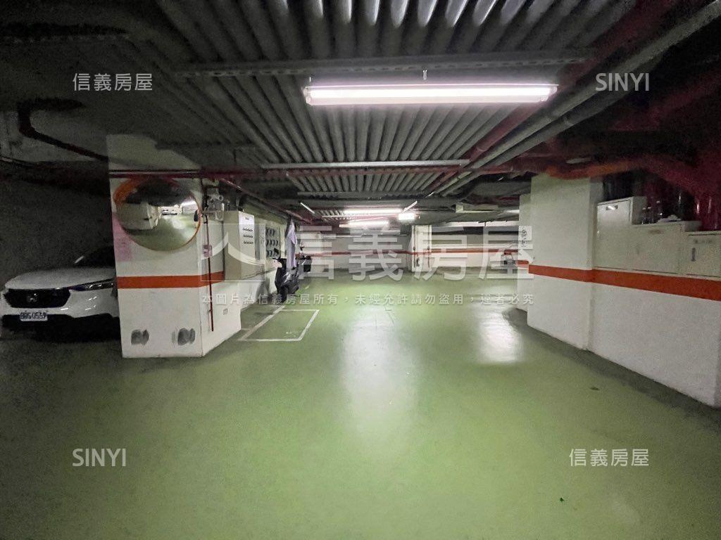 超急售紐約塔式車位房屋室內格局與周邊環境