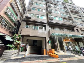 超急售紐約塔式車位