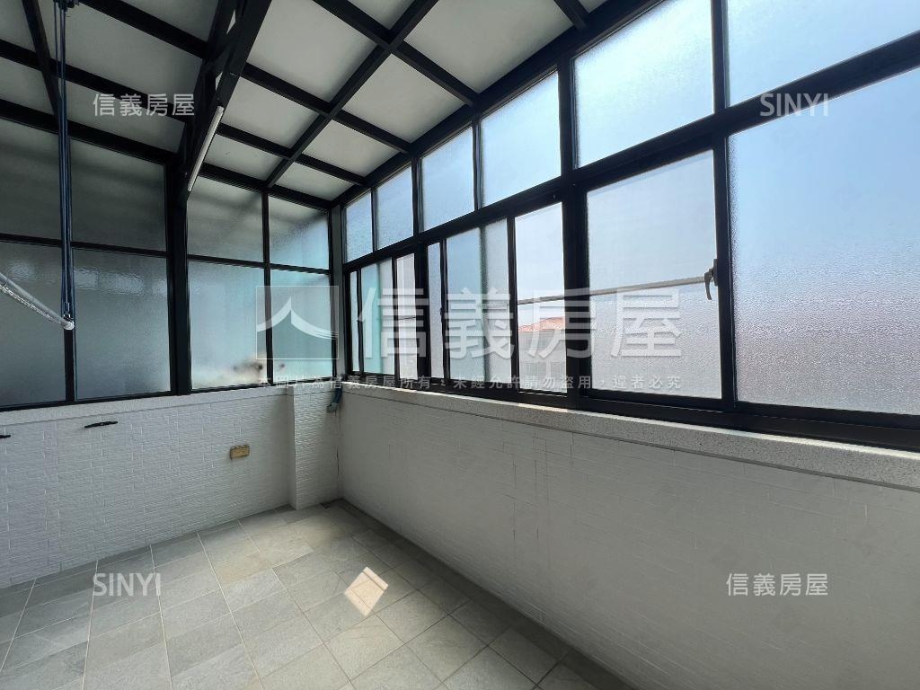 南區輕屋齡大面寬車墅房屋室內格局與周邊環境