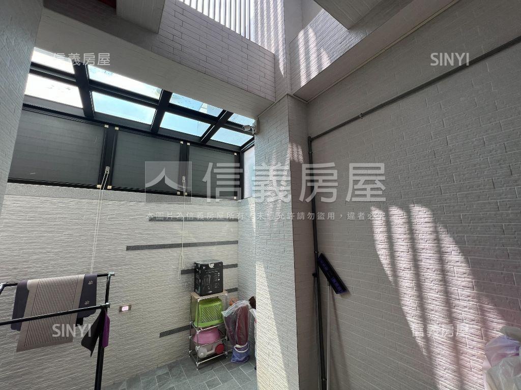 南區輕屋齡大面寬車墅房屋室內格局與周邊環境