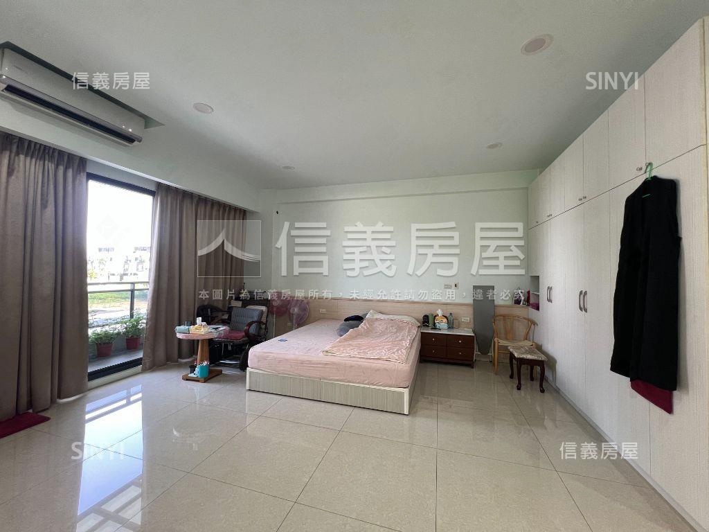 南區輕屋齡大面寬車墅房屋室內格局與周邊環境