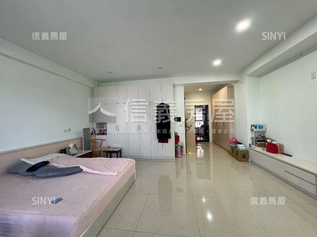 南區輕屋齡大面寬車墅房屋室內格局與周邊環境