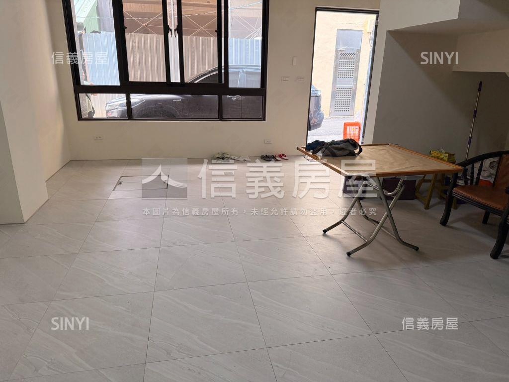 西屯全新電梯透天房屋室內格局與周邊環境