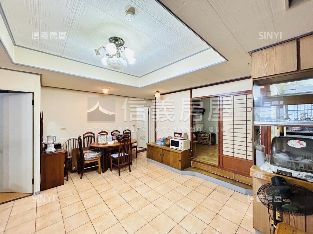 近徐匯中學捷運站的三樓房屋室內格局與周邊環境