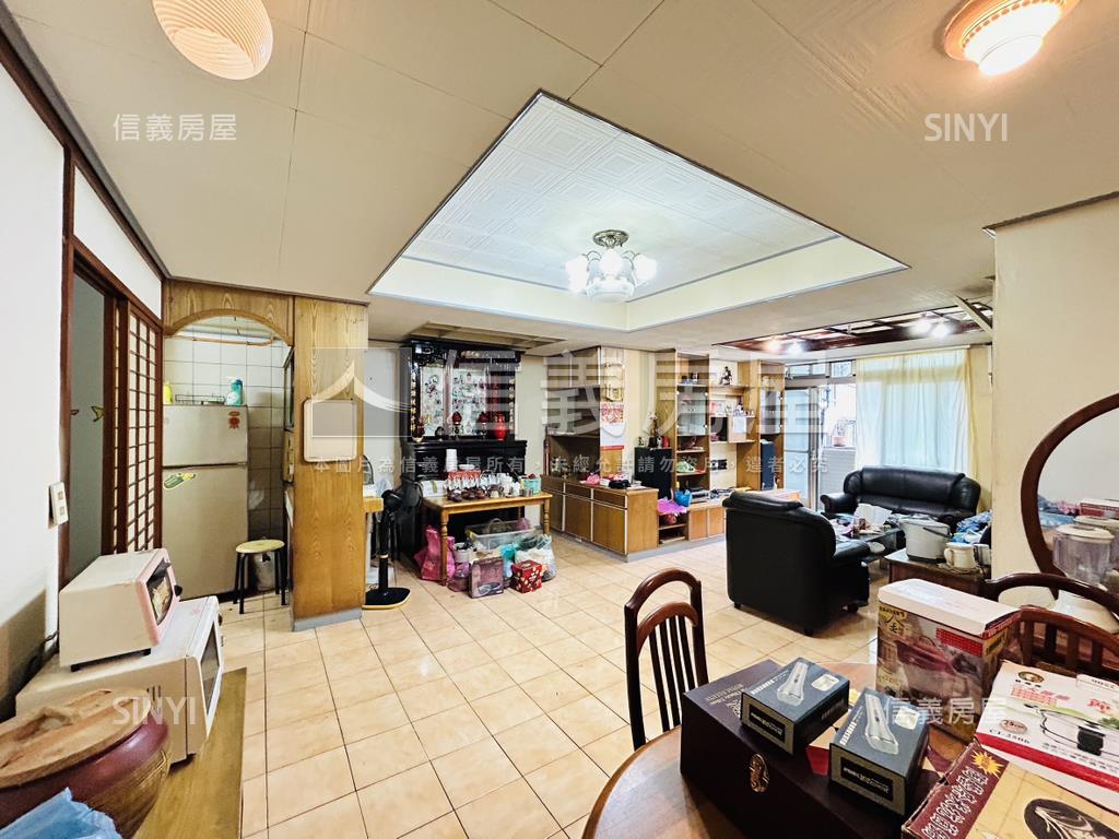 近徐匯中學捷運站的三樓房屋室內格局與周邊環境