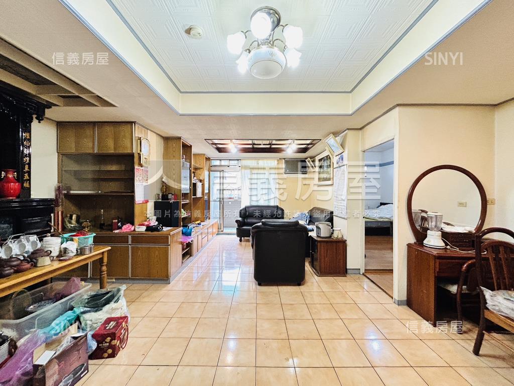 近徐匯中學捷運站的三樓房屋室內格局與周邊環境