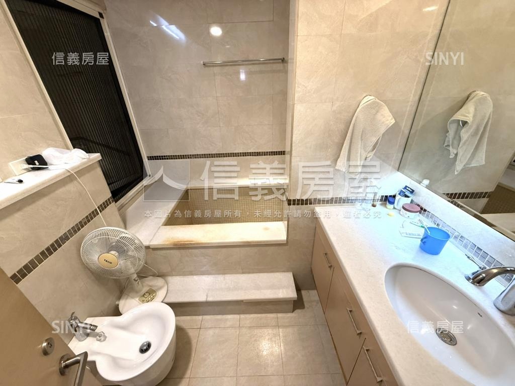 中山國中捷運透天美居房屋室內格局與周邊環境