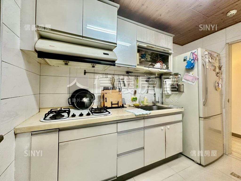 班芙春泉４房雙平車房屋室內格局與周邊環境