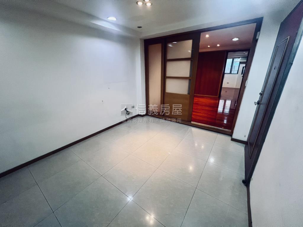 中山北路首購公寓２樓美屋房屋室內格局與周邊環境