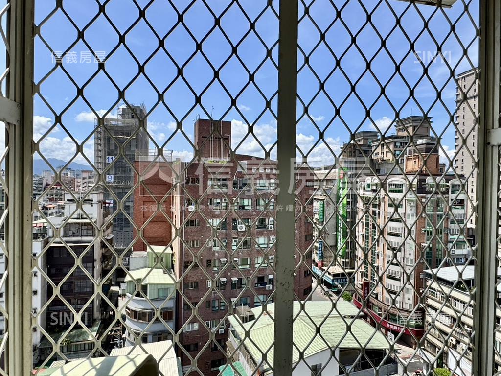 腳踏金庫高樓景觀房屋室內格局與周邊環境