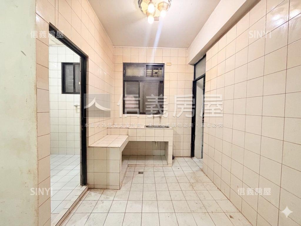 忠孝路低樓層美寓房屋室內格局與周邊環境