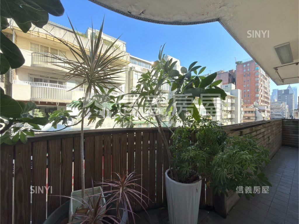 東區美裝華園高樓房屋室內格局與周邊環境