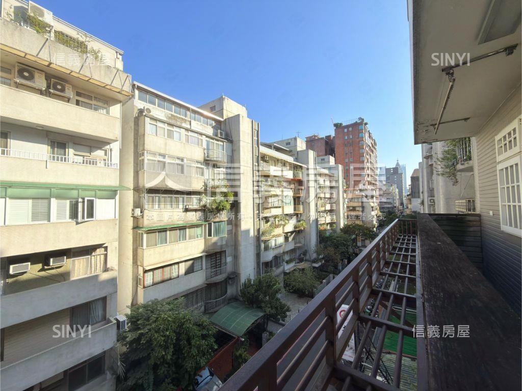 東區美裝華園高樓房屋室內格局與周邊環境