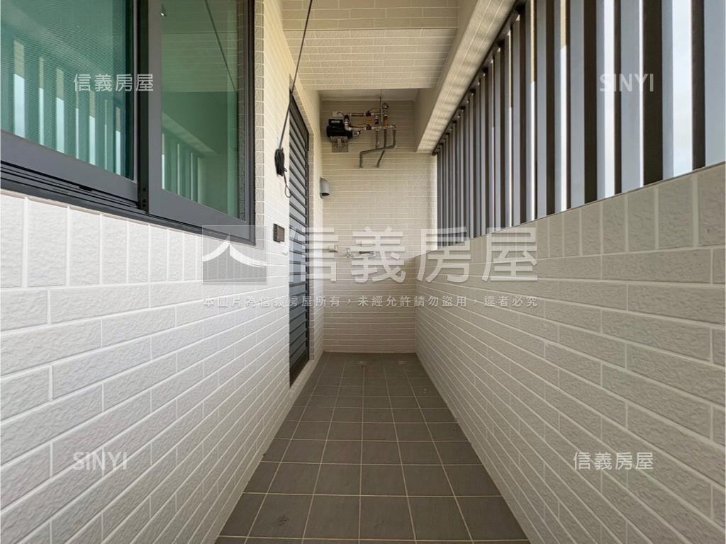 陽光樹｜次頂樓露臺雙車位房屋室內格局與周邊環境