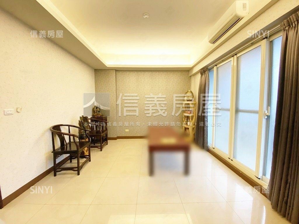 東港熱鬧大面寬電梯雙透店房屋室內格局與周邊環境