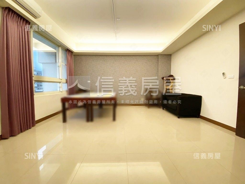 東港熱鬧大面寬電梯雙透店房屋室內格局與周邊環境