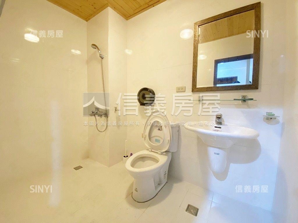 東港熱鬧大面寬電梯雙透店房屋室內格局與周邊環境