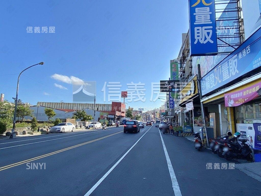 東港熱鬧大面寬電梯雙透店房屋室內格局與周邊環境