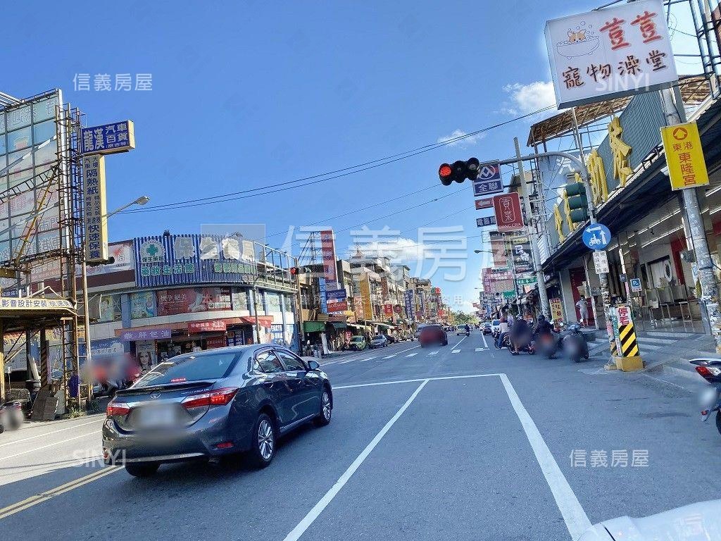 東港熱鬧大面寬電梯雙透店房屋室內格局與周邊環境