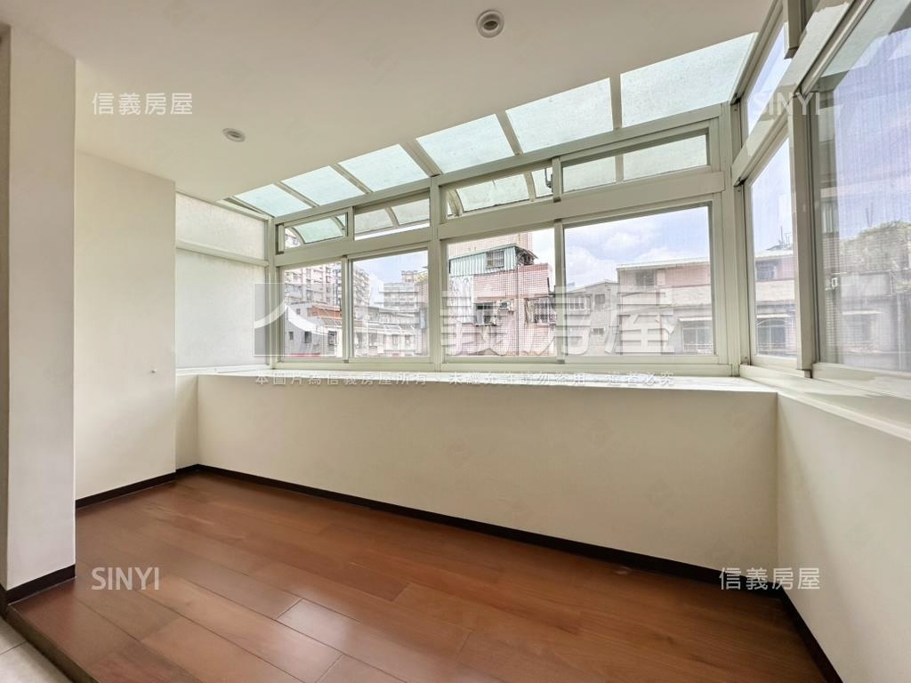 頂天立地★邊間採光兩房房屋室內格局與周邊環境