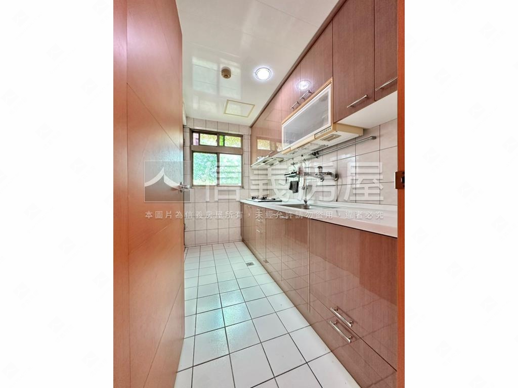 頂天立地★邊間採光兩房房屋室內格局與周邊環境
