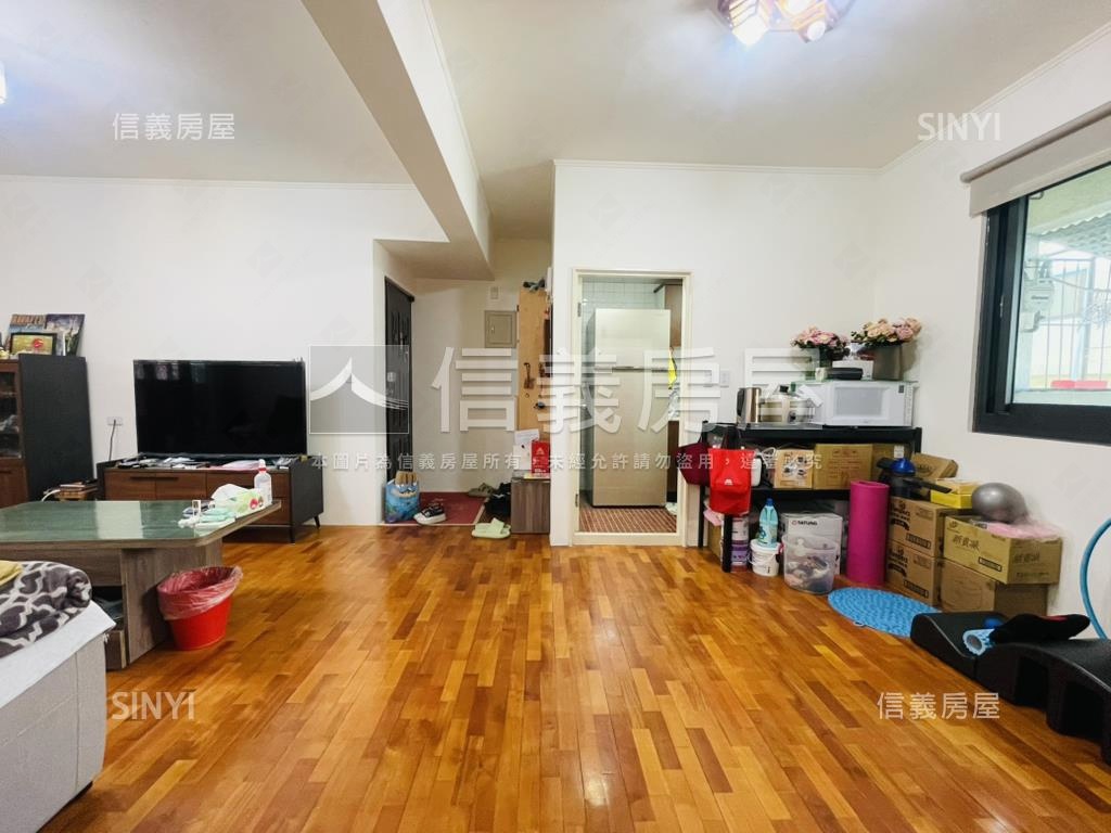 近捷運首購國泰三樓美三房房屋室內格局與周邊環境