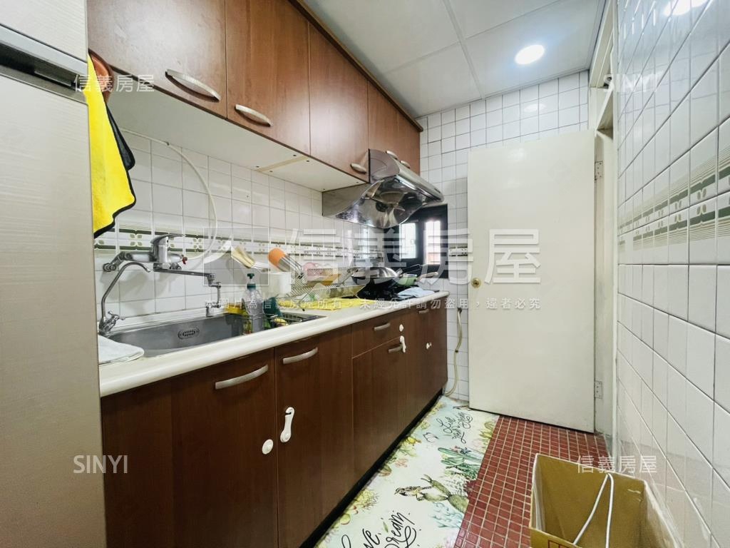 近捷運首購國泰三樓美三房房屋室內格局與周邊環境