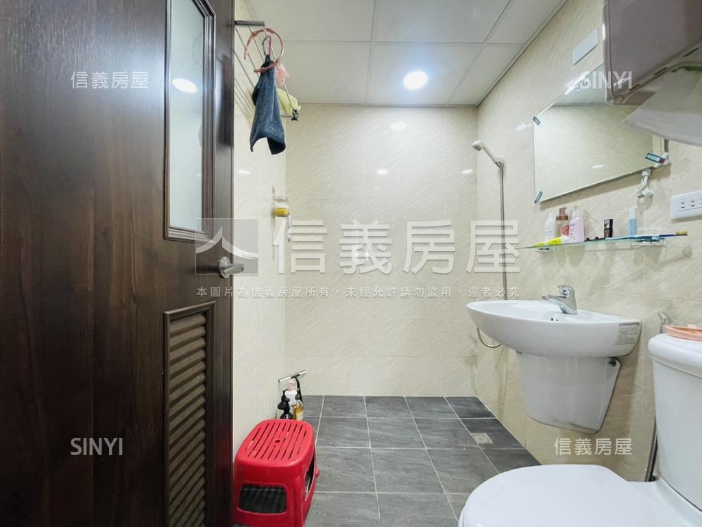 近捷運首購國泰三樓美三房房屋室內格局與周邊環境