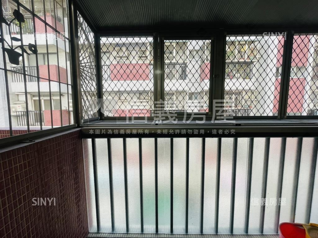 近捷運首購國泰三樓美三房房屋室內格局與周邊環境