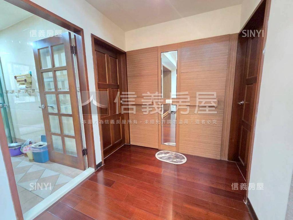 專任運動中心三房房屋室內格局與周邊環境