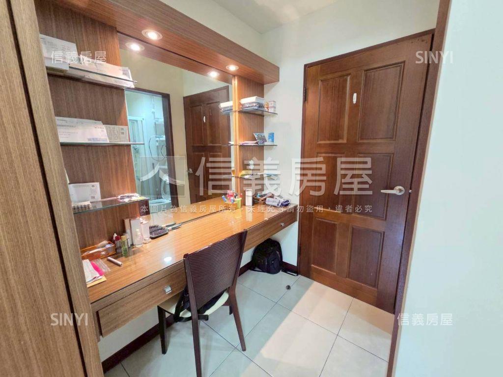 專任運動中心三房房屋室內格局與周邊環境