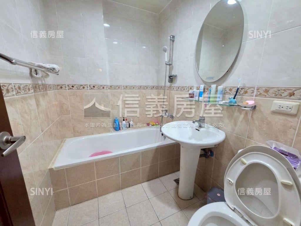 專任運動中心三房房屋室內格局與周邊環境