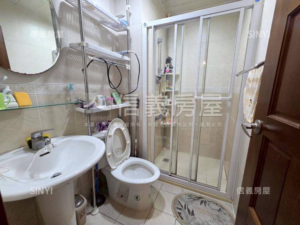 專任運動中心三房房屋室內格局與周邊環境