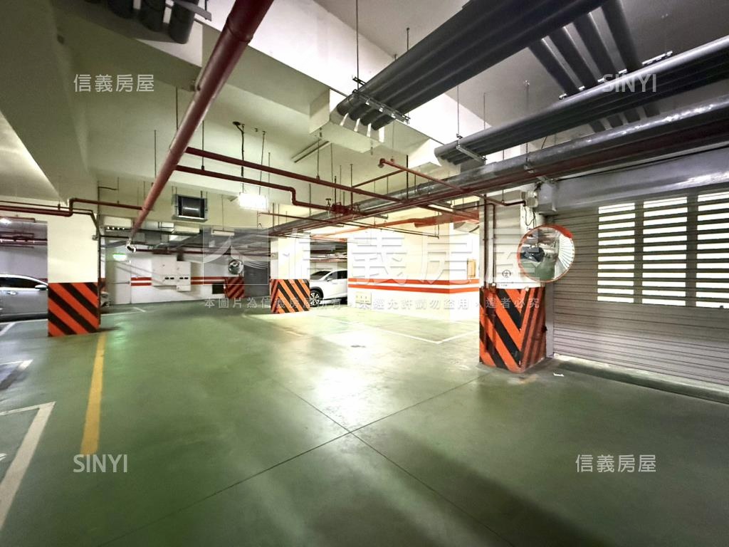 【新接】新紐約Ｂ１車位房屋室內格局與周邊環境