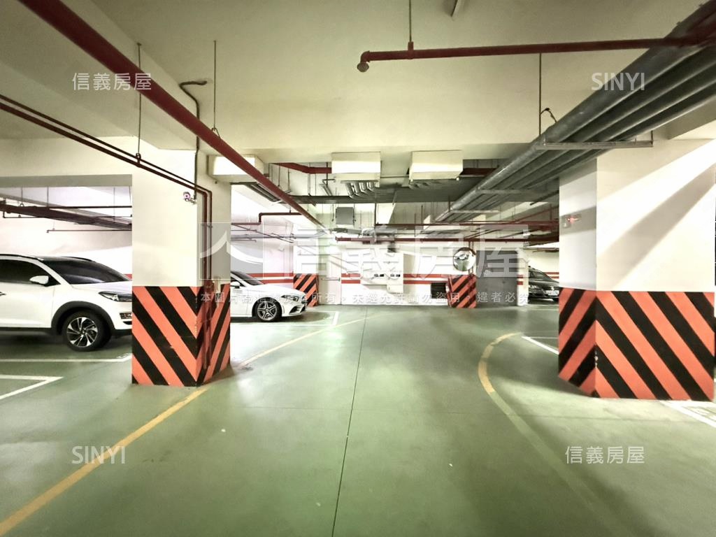 【新接】新紐約Ｂ１車位房屋室內格局與周邊環境