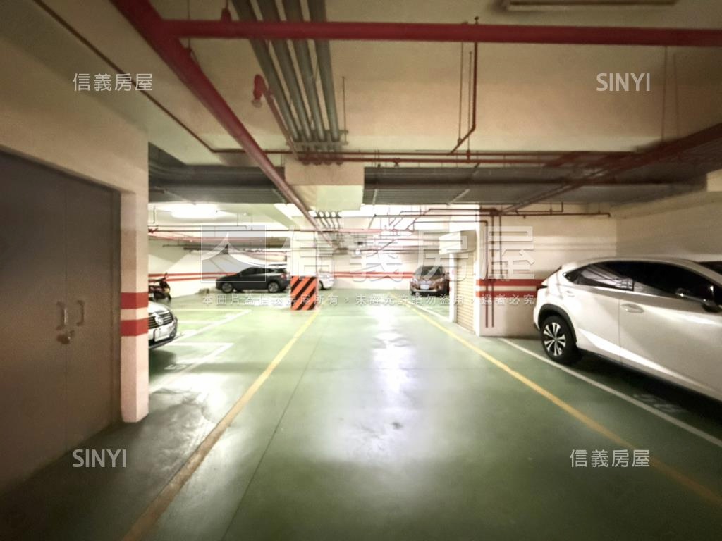 【新接】新紐約Ｂ１車位房屋室內格局與周邊環境