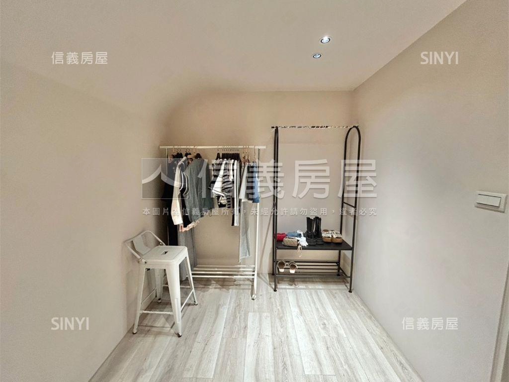 面寬三角窗附平車店住房屋室內格局與周邊環境