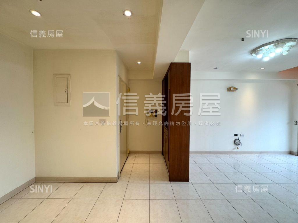 捷運好近景安三房車位房屋室內格局與周邊環境